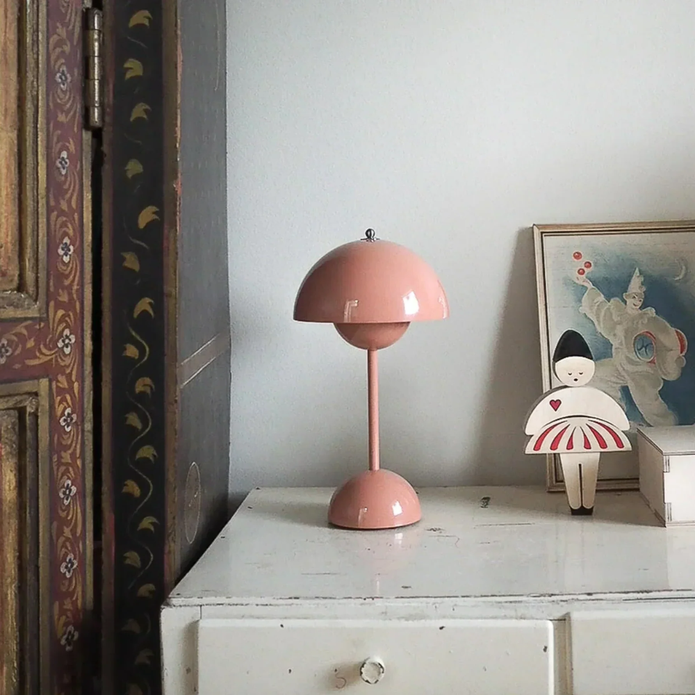 Classic-Inspired Spherical Table Light | Revangiol