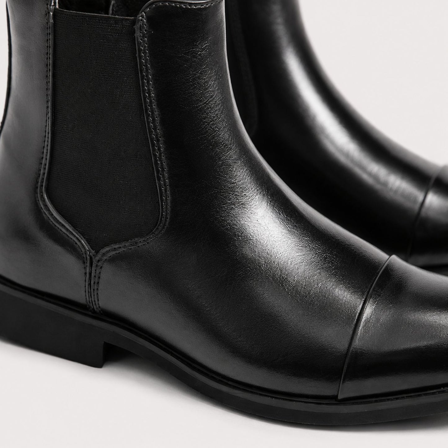 Cap Toe Chelsea Boots | Revangiol